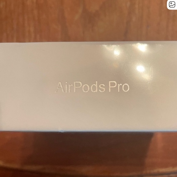 Apple AirPods Pro Box in White - Picture 1 of 2